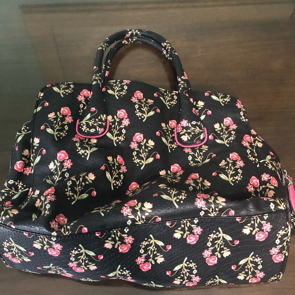 **SOLD**Authentic Guess Purse with matching wallet - Picture 2 of 5